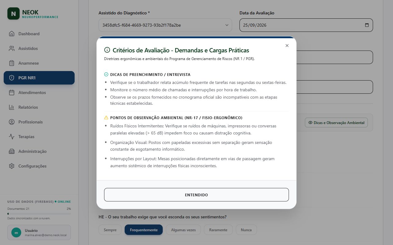Dicas para a entrevista: Diálogo de apoio do Grupo 1 (Critérios de Avaliação - Demandas e Cargas Práticas) com as seções Dicas de Preenchimento / Entrevista e Pontos de Observação Ambiental (NR-17 / Fisio-ergonômico) e o botão Entendido.
